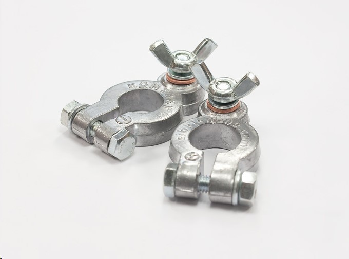Клеммы аккумулятора /европейский стандарт/ свинцовые, с  барашком  12V