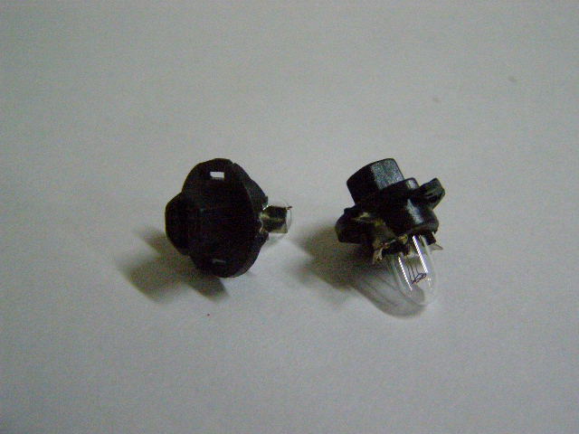 Лампа щитка пр. 12V W1.2W T5 без цок. с патрон. BX8.4d