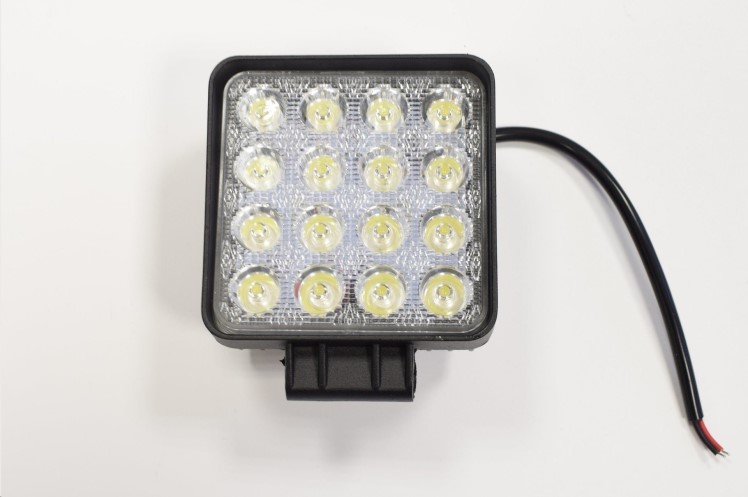 Фара светодиодная дополнительная 16 LED 48W 12-24V (квадрат) 80*80*25 дальний