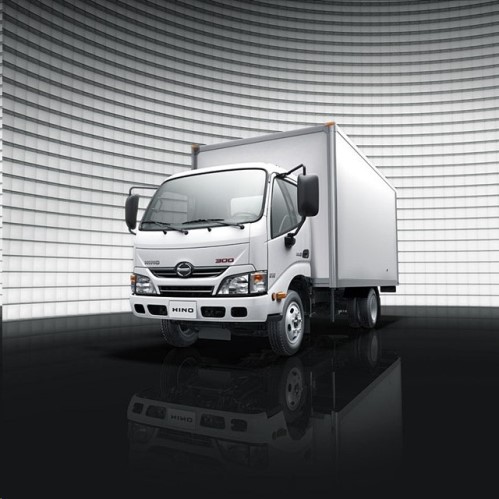 Стекло лобовое HINO 300 Euro 4 с 2014 г. (узкая кабина)