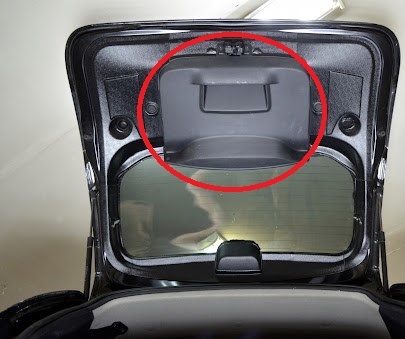 Обшивка двери задка багажника Renault Duster
