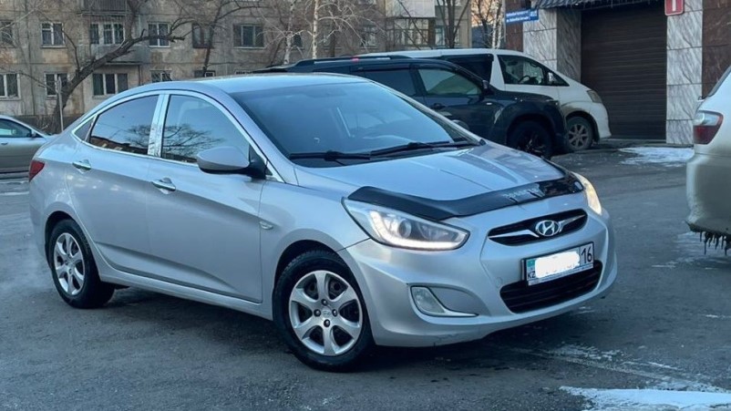 Стекло лобовое Hyundai Solaris Kia Rio III с 2011 до 2017 г. с обогревом щеток