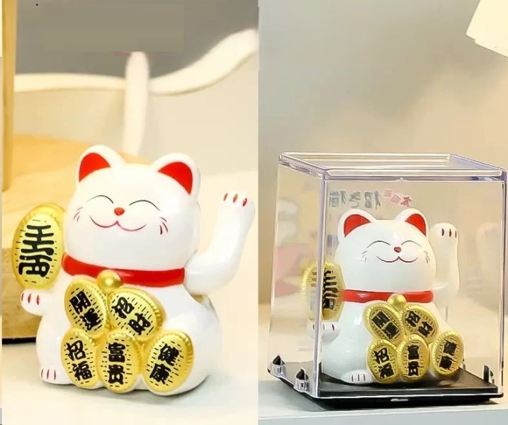 Игрушка на панель КОШКА МАНЭКИ-НЭКО на удачу качающая лапой, на солнечной батарее